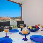 In Tribunj Near Tribunj Διαμέρισμα *
