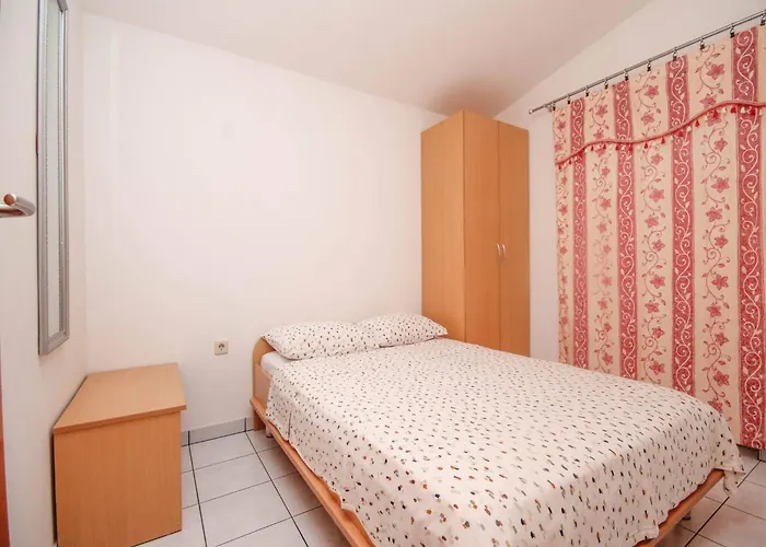 In Tribunj Near Tribunj Appartement *