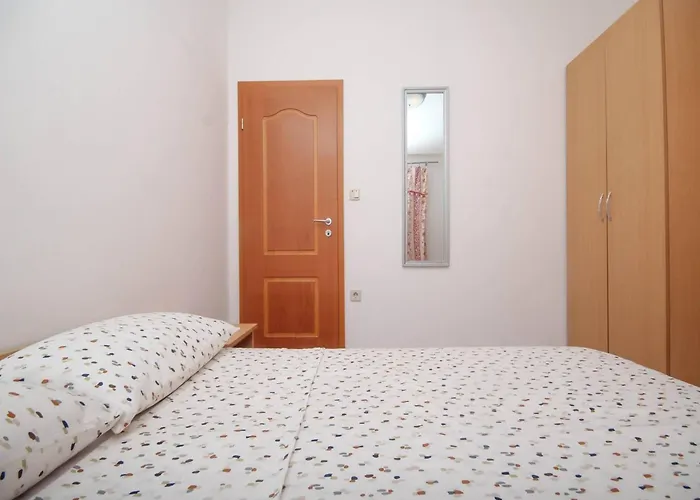 In Tribunj Near Tribunj 公寓